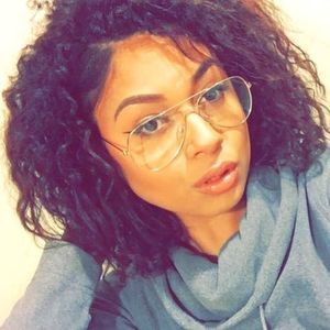 Meet your Posher, Cierra